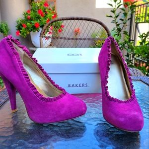 Gorgeous purple heels with scalloped edges. Size 7